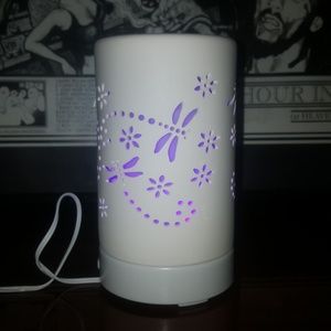 Color changing aroma diffuser